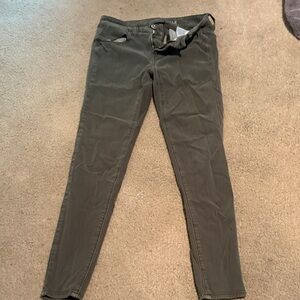 EUC American Eagle Stylish Olive Green Women's super stretch jeggings size 2